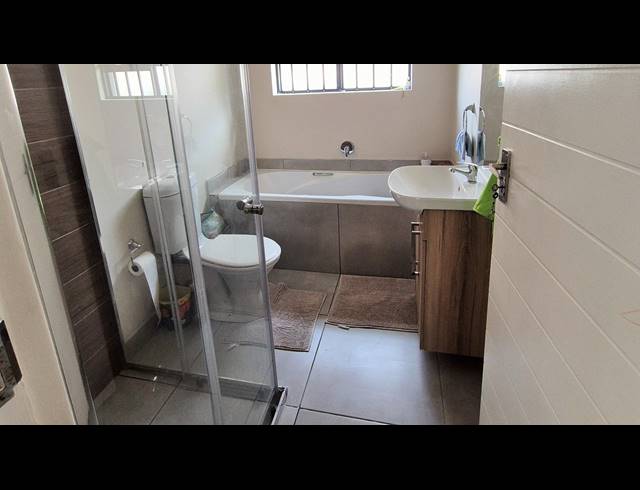 3 BEDROOM HOUSE FOR SALE IN FAIRVIEW